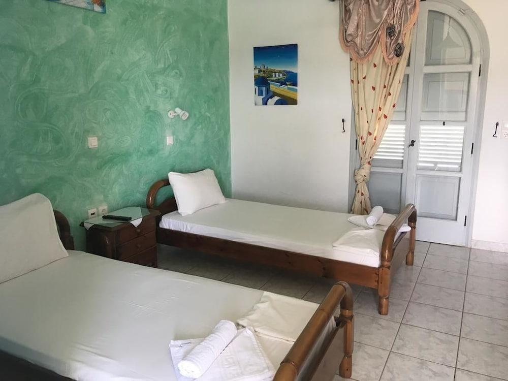 Отель Sea Side Perivolos Экстерьер фото